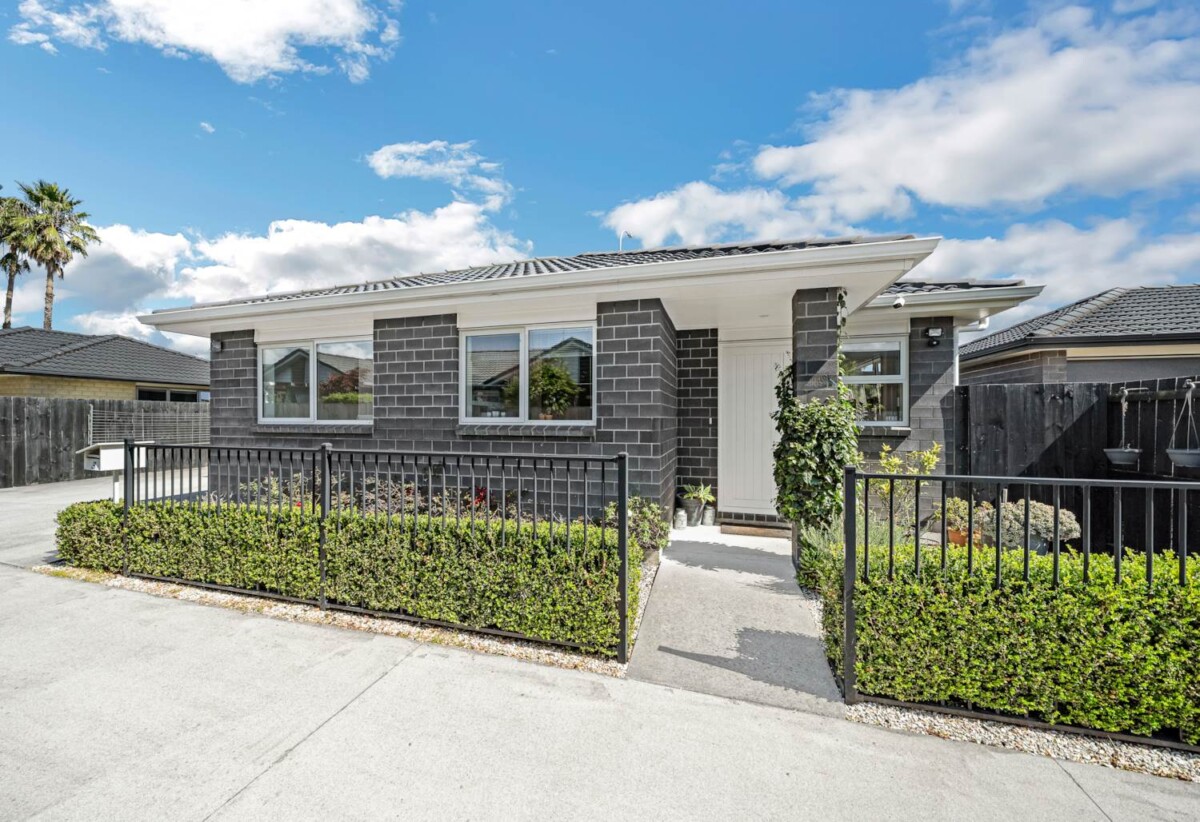 Brick and tile 3 beds 2 baths house with garage on 307m2 section, Expansive covered deck, close to Maukau shopping centre, schools, motorway access, 0.8 km to Wiri Central School and Manurewa High School, 3 Totara Meadows Court, Wiri, Auckland