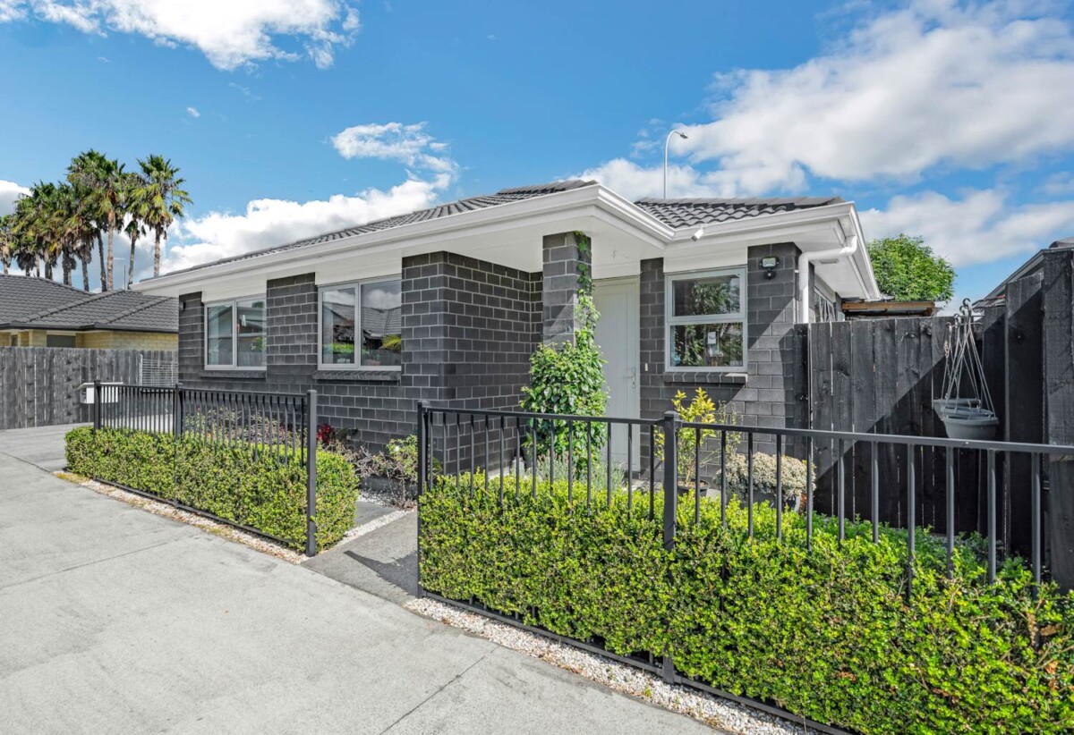 Brick and tile 3 beds 2 baths house with garage on 307m2 section, Expansive covered deck, close to Maukau shopping centre, schools, motorway access, 0.8 km to Wiri Central School and Manurewa High School, 3 Totara Meadows Court, Wiri, Auckland