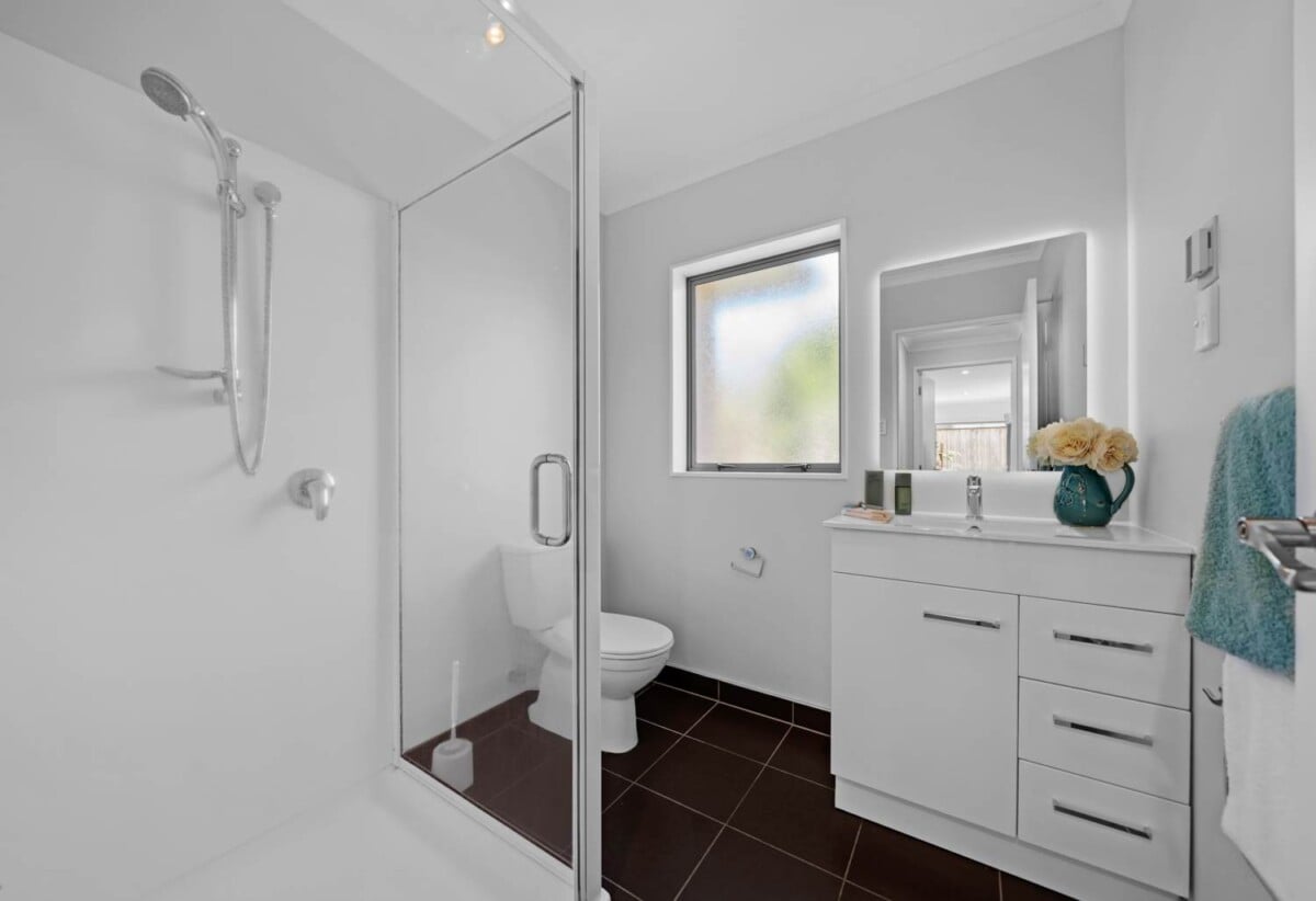 4 beds 3 baths house with double garage on 514m2 section, close to supermarkets, shops, schools, park , tennis club and the Maungakiekie Golf Club, 0.6 km to Halsey Drive School, 22 Oriana Avenue, Lynfield, Auckland