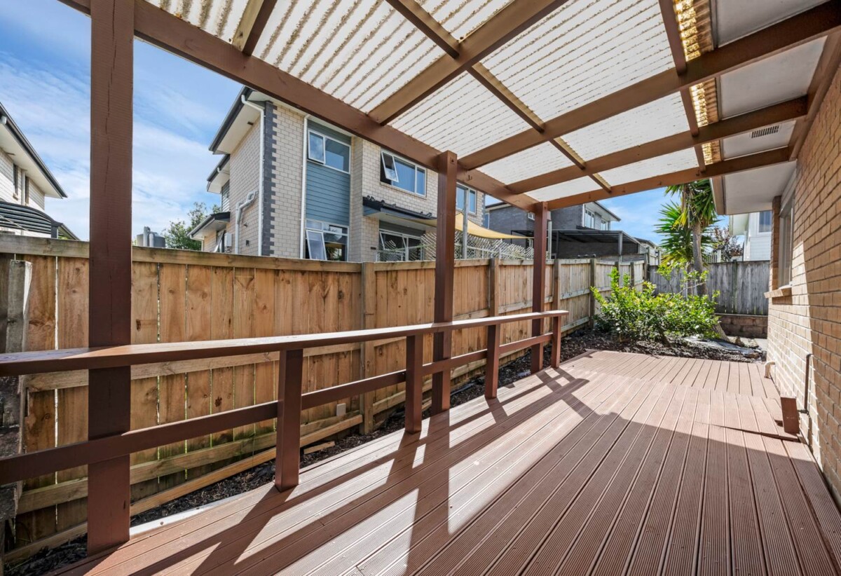 4 beds 3 baths house with double garage on 514m2 section, close to supermarkets, shops, schools, park , tennis club and the Maungakiekie Golf Club, 0.6 km to Halsey Drive School, 22 Oriana Avenue, Lynfield, Auckland