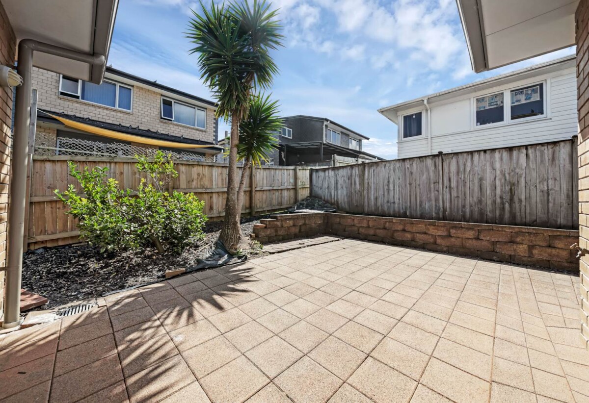 4 beds 3 baths house with double garage on 514m2 section, close to supermarkets, shops, schools, park , tennis club and the Maungakiekie Golf Club, 0.6 km to Halsey Drive School, 22 Oriana Avenue, Lynfield, Auckland