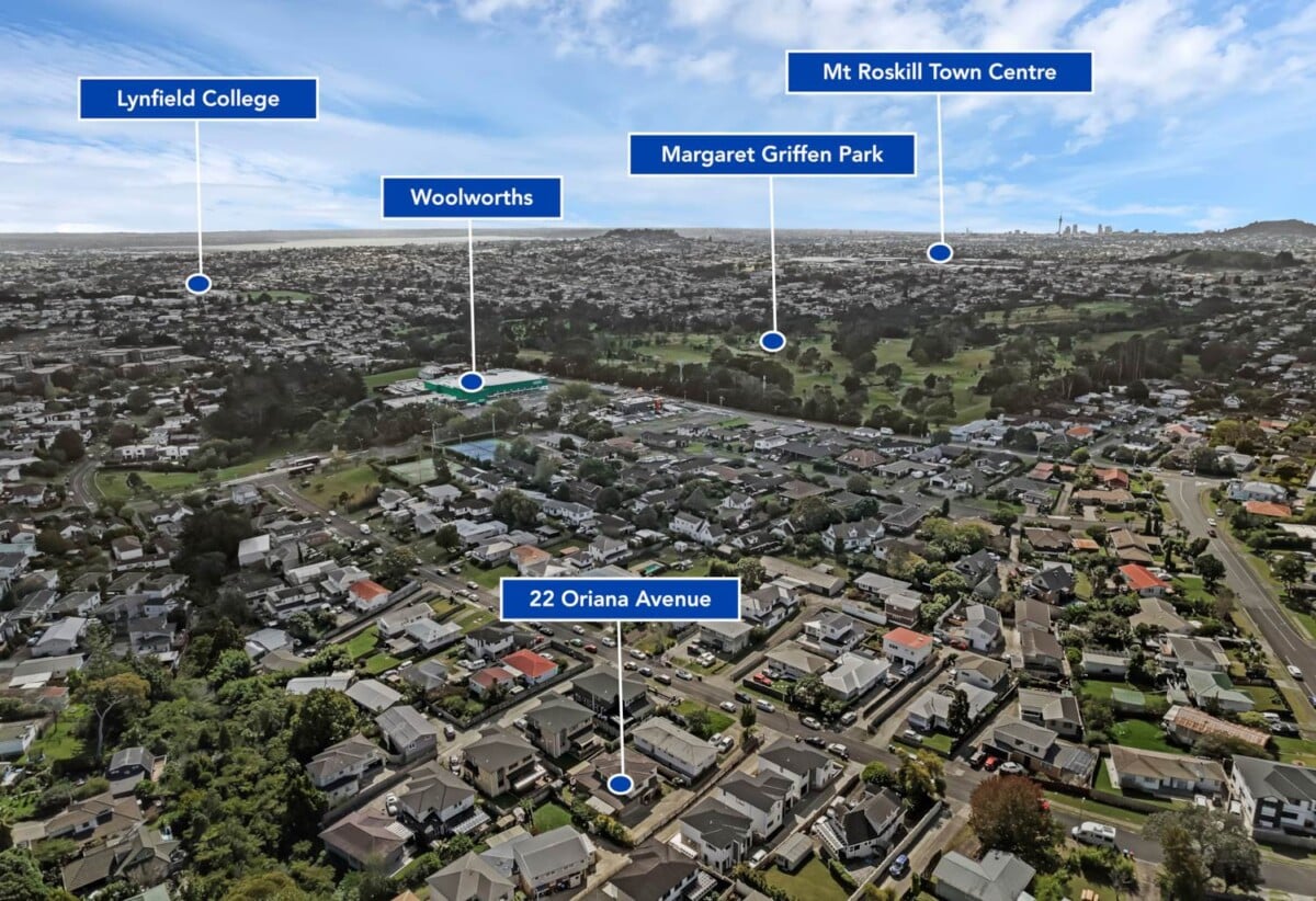 4 beds 3 baths house with double garage on 514m2 section, close to supermarkets, shops, schools, park , tennis club and the Maungakiekie Golf Club, 0.6 km to Halsey Drive School, 22 Oriana Avenue, Lynfield, Auckland