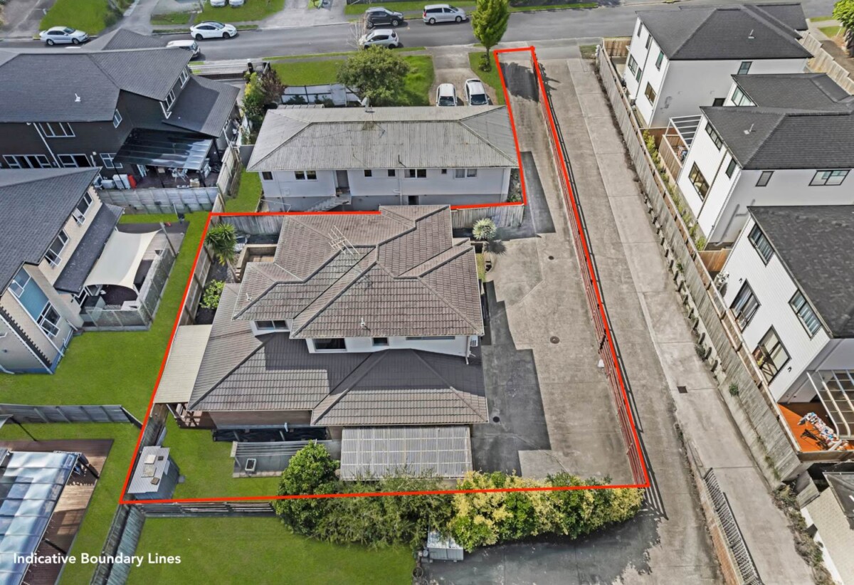 4 beds 3 baths house with double garage on 514m2 section, close to supermarkets, shops, schools, park , tennis club and the Maungakiekie Golf Club, 0.6 km to Halsey Drive School, 22 Oriana Avenue, Lynfield, Auckland