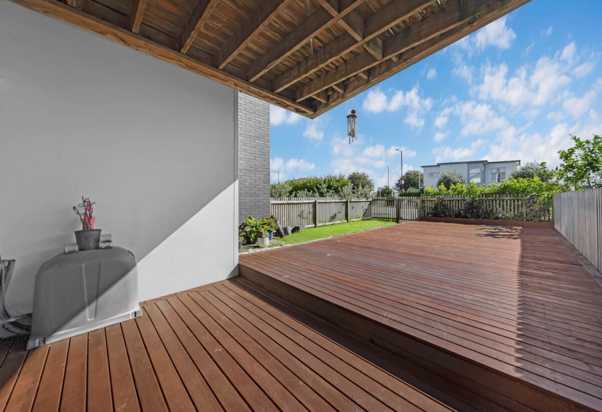 Overseas-bound vendor, 4 beds 3 baths home with double garage, within walking distance to local shops and public transport, close to Westgate and Northwest Shopping Centre. 0.5 km to Whenuapai School, 176 Totara Road, Whenuapai, Auckland
