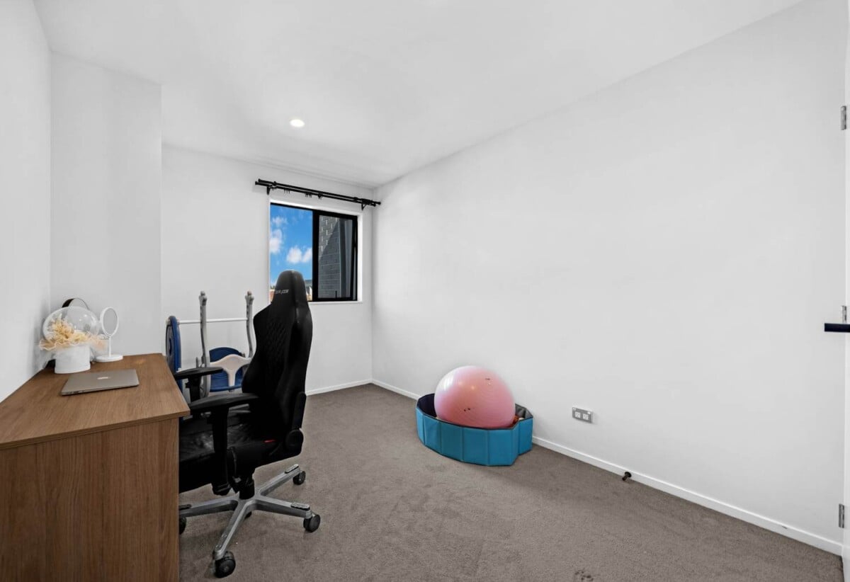 Overseas-bound vendor, 4 beds 3 baths home with double garage, within walking distance to local shops and public transport, close to Westgate and Northwest Shopping Centre. 0.5 km to Whenuapai School, 176 Totara Road, Whenuapai, Auckland