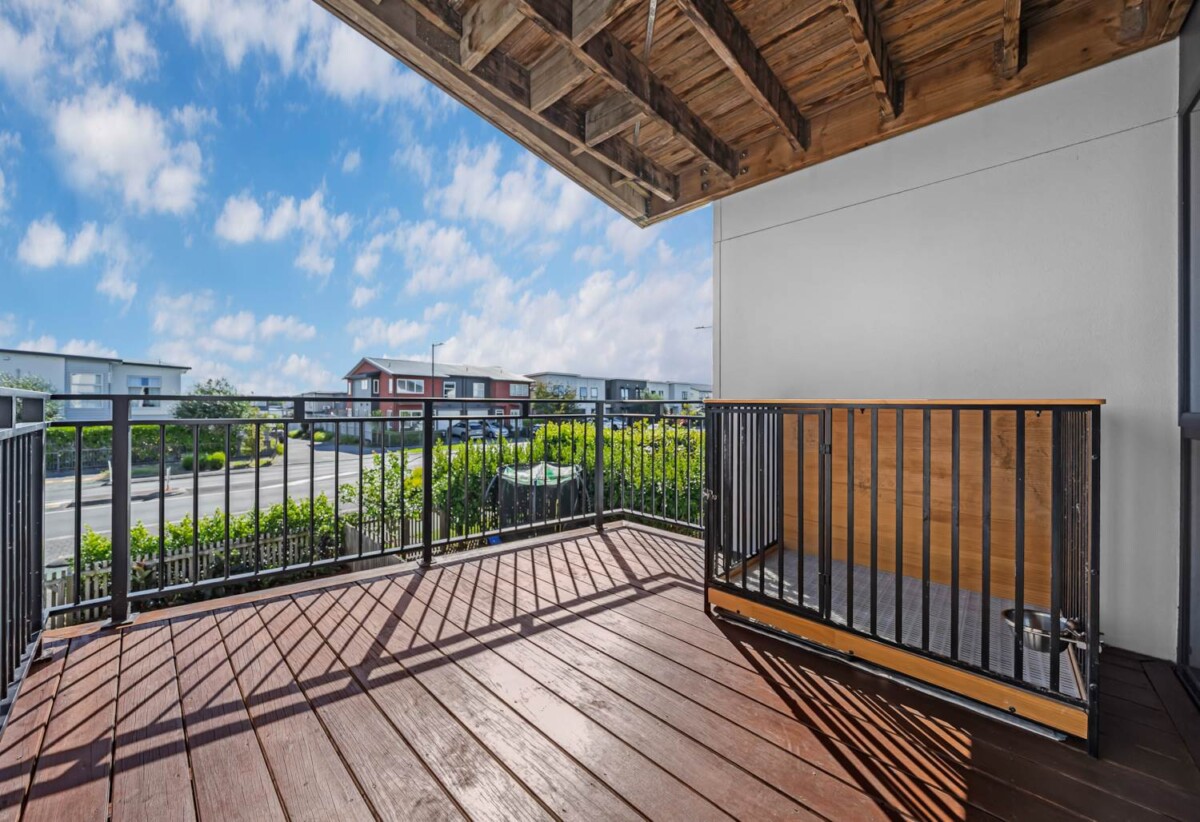 Overseas-bound vendor, 4 beds 3 baths home with double garage, within walking distance to local shops and public transport, close to Westgate and Northwest Shopping Centre. 0.5 km to Whenuapai School, 176 Totara Road, Whenuapai, Auckland