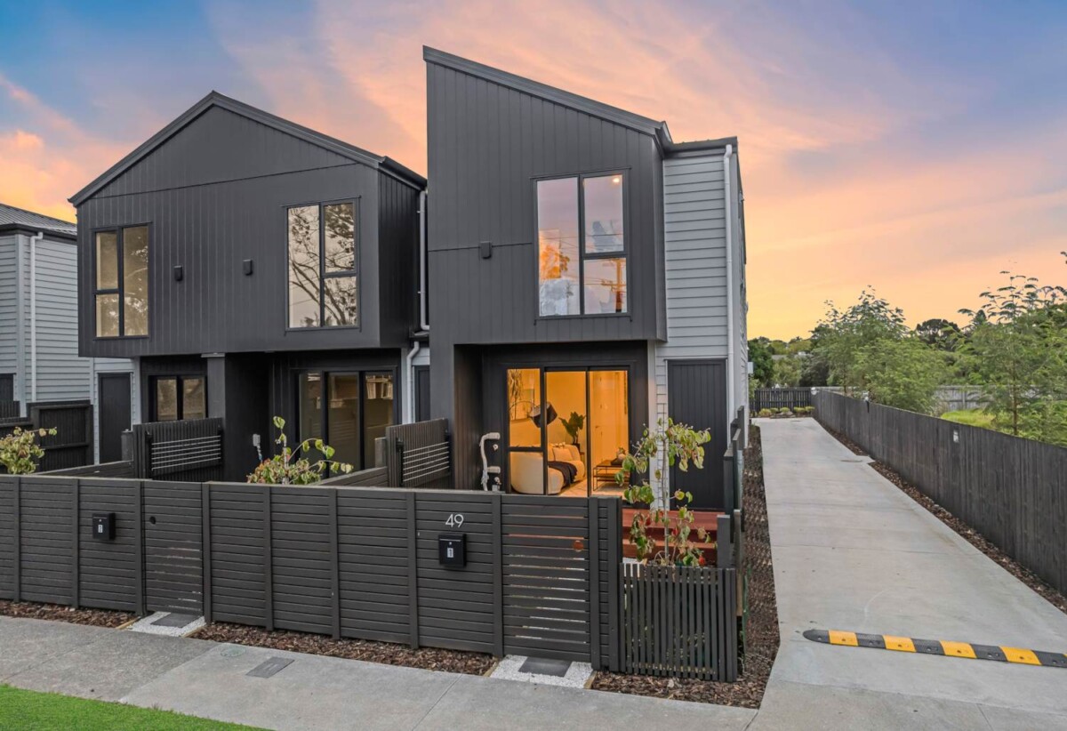 10 Years Stamford Warranty, Brandnew 3 beds 1.5 baths home with car park, Just a short stroll to the picturesque Alan Wood Reserve, with scenic walkways and cycle paths, close to schools, shops, supermarkets, motorway access, 1.7 km to Avondale College, 2/49 Hendon Avenue, Mt Albert, Auckland