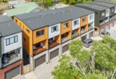 3 beds 3 baths home with garage, walking distance to local shops, close to motorway access, 1.1 km to Albany Junior High School, 7/9 Schnapper Rock Road, Greenhithe, Auckland