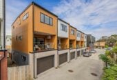 3 beds 3 baths home with garage, walking distance to local shops, close to motorway access, 1.1 km to Albany Junior High School, 7/9 Schnapper Rock Road, Greenhithe, Auckland