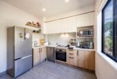 3 beds 3 baths home with garage, walking distance to local shops, close to motorway access, 1.1 km to Albany Junior High School, 7/9 Schnapper Rock Road, Greenhithe, Auckland