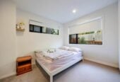 3 beds 3 baths home with garage, walking distance to local shops, close to motorway access, 1.1 km to Albany Junior High School, 7/9 Schnapper Rock Road, Greenhithe, Auckland
