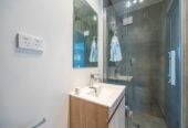 3 beds 3 baths home with garage, walking distance to local shops, close to motorway access, 1.1 km to Albany Junior High School, 7/9 Schnapper Rock Road, Greenhithe, Auckland