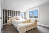 294m2 4 beds 3.5 baths house with double garage on 451m2 section, A private downstairs suite, complete with its own bedroom, bathroom, living area, and separate entrance, close to schools, shops, beach, motorway access, 0.7 km to Hauraki School, 1.3 km to Takapuna Grammar School, 18 Hart Road, Hauraki, Auckland