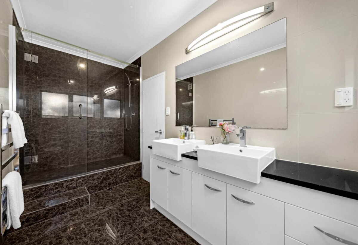 Macleans College zone, 4 beds 3 baths house with double garagfe on 750m2 section, with RC, EPA for 4 standalone new houses, zoned for Pigeon Mountain Primary, Bucklands Beach Intermediate (BBI), and Macleans College, 18 Mark Edward Drive, Half Moon Bay, Auckland