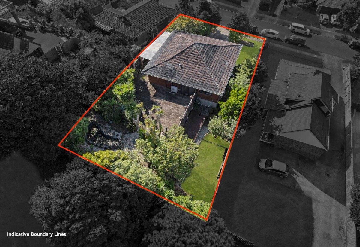 Macleans College zone, 4 beds 3 baths house with double garagfe on 750m2 section, with RC, EPA for 4 standalone new houses, zoned for Pigeon Mountain Primary, Bucklands Beach Intermediate (BBI), and Macleans College, 18 Mark Edward Drive, Half Moon Bay, Auckland