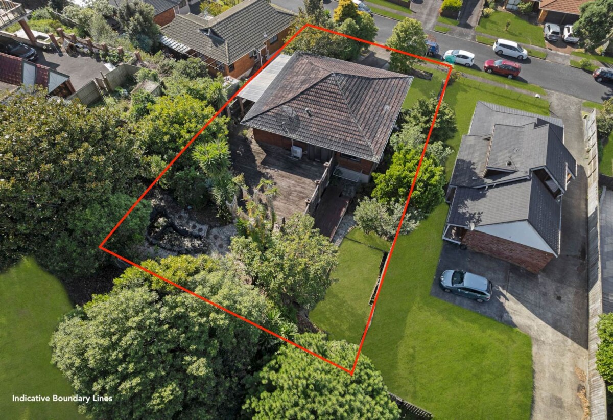 Macleans College zone, 4 beds 3 baths house with double garagfe on 750m2 section, with RC, EPA for 4 standalone new houses, zoned for Pigeon Mountain Primary, Bucklands Beach Intermediate (BBI), and Macleans College, 18 Mark Edward Drive, Half Moon Bay, Auckland