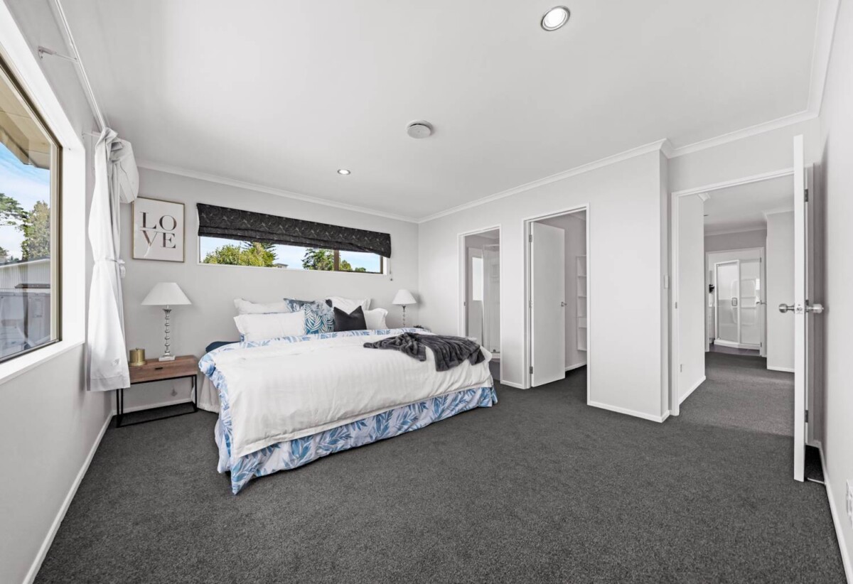 4 beds 3 baths house with double garage on 514m2 section, close to supermarkets, shops, schools, park , tennis club and the Maungakiekie Golf Club, 0.6 km to Halsey Drive School, 22 Oriana Avenue, Lynfield, Auckland