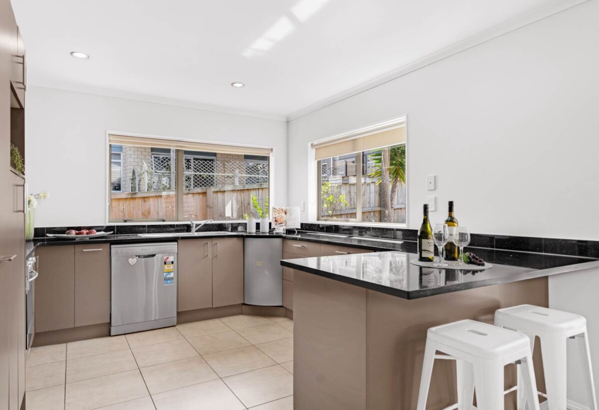 4 beds 3 baths house with double garage on 514m2 section, close to supermarkets, shops, schools, park , tennis club and the Maungakiekie Golf Club, 0.6 km to Halsey Drive School, 22 Oriana Avenue, Lynfield, Auckland