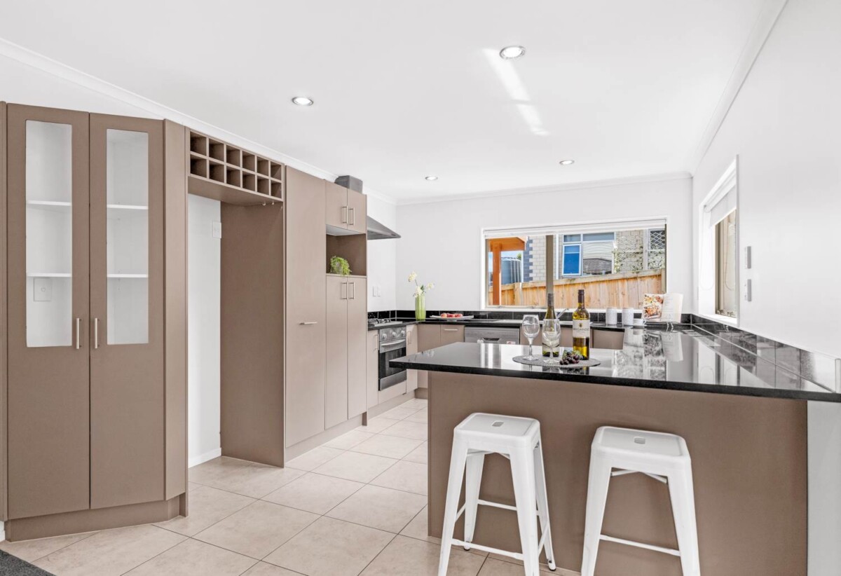4 beds 3 baths house with double garage on 514m2 section, close to supermarkets, shops, schools, park , tennis club and the Maungakiekie Golf Club, 0.6 km to Halsey Drive School, 22 Oriana Avenue, Lynfield, Auckland