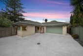 Brick and tile 3 beds 2.5 baths house with double garage on 438m2 section, Walking distance to Hunters Plaza, local parks, schools, close to motorway access, zoned for Papatoetoe East School, Papatoetoe Intermediate, and Papatoetoe High School, 35A Overton Road, Papatoetoe, Auckland