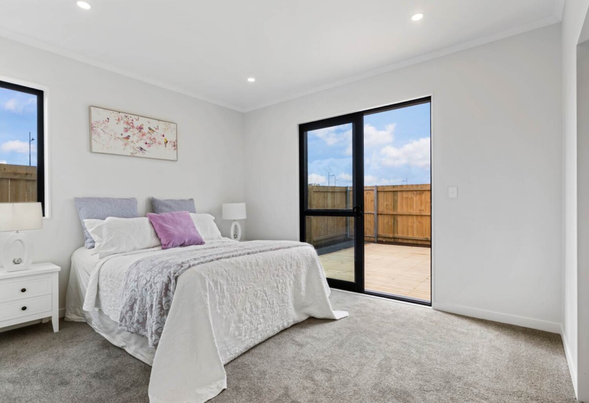Brandnew 5 beds 3 baths house with double garage and 1 bed granny, just moments from the upcoming Four Square and within a growing, vibrant community, 3.7 km to Te Hihi School, 4 km to Karaka School, 370 Linwood Road, Karaka, Auckland