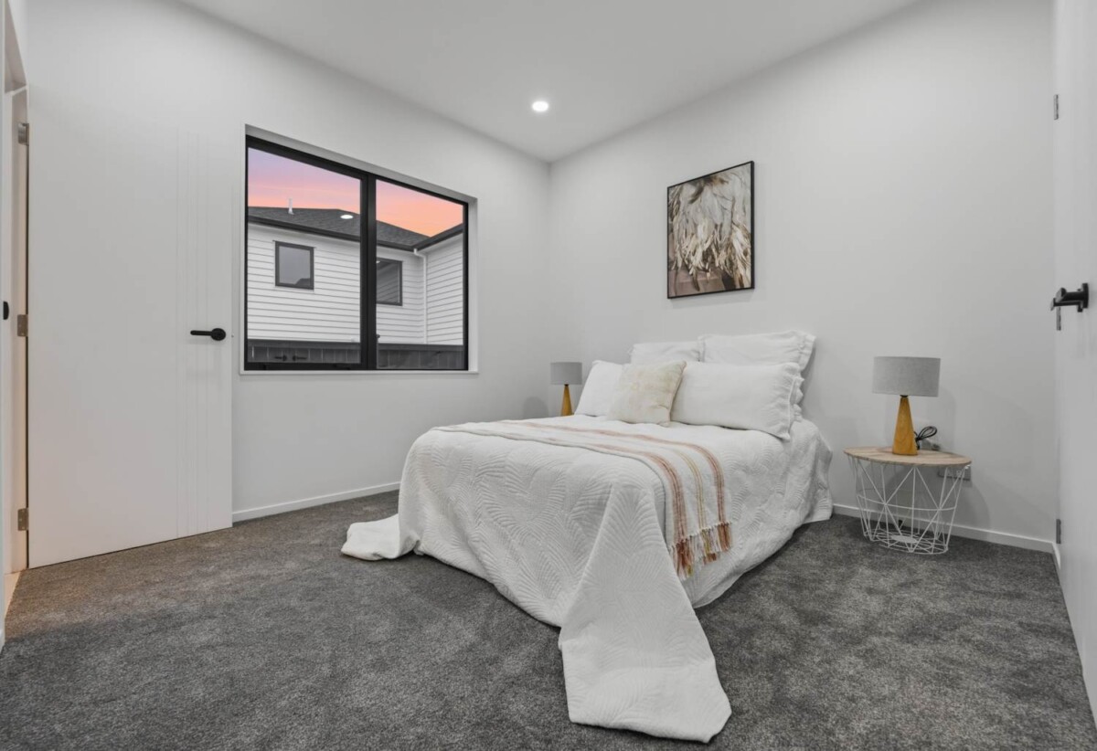 2 kitchens, Brandnew 7 beds ( 7 ensuites) 7.5 baths house with double garage and 2-ensuites granny on 372m2 section, Central Heating system, Central Vacuum system, close to waterfront walkaway, shops, schools, motorway access, 7 Catalina Avenue, Karaka, Auckland