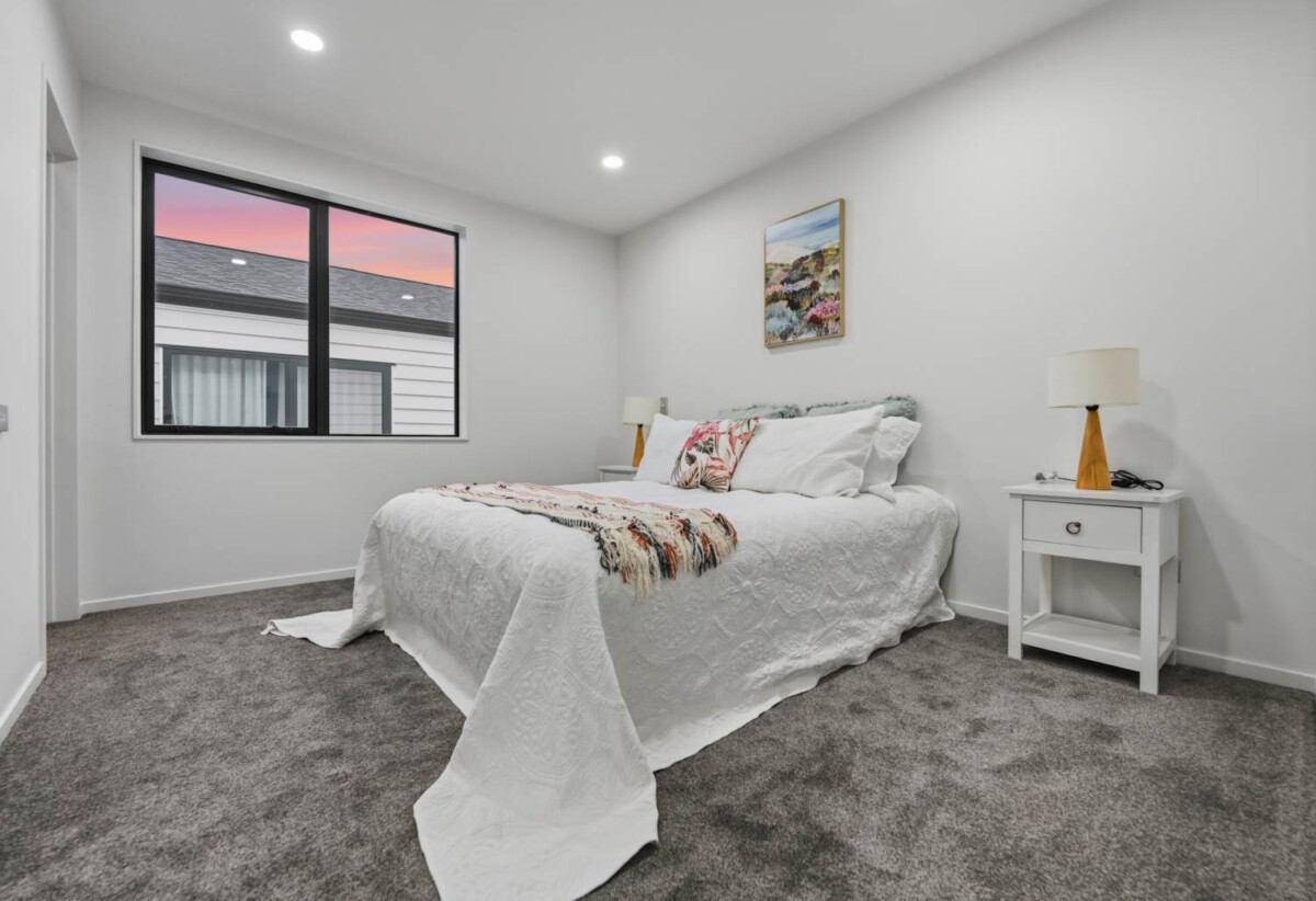 2 kitchens, Brandnew 7 beds ( 7 ensuites) 7.5 baths house with double garage and 2-ensuites granny on 372m2 section, Central Heating system, Central Vacuum system, close to waterfront walkaway, shops, schools, motorway access, 7 Catalina Avenue, Karaka, Auckland
