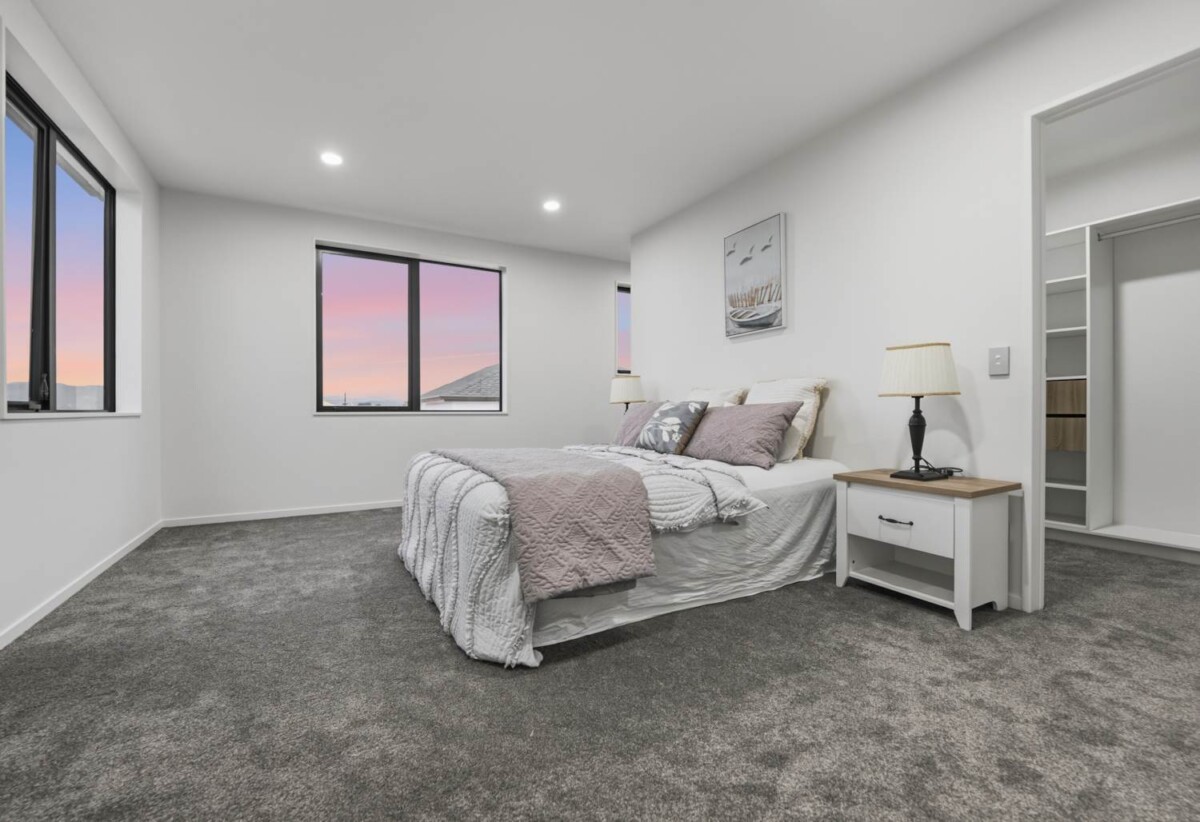 2 kitchens, Brandnew 7 beds ( 7 ensuites) 7.5 baths house with double garage and 2-ensuites granny on 372m2 section, Central Heating system, Central Vacuum system, close to waterfront walkaway, shops, schools, motorway access, 7 Catalina Avenue, Karaka, Auckland