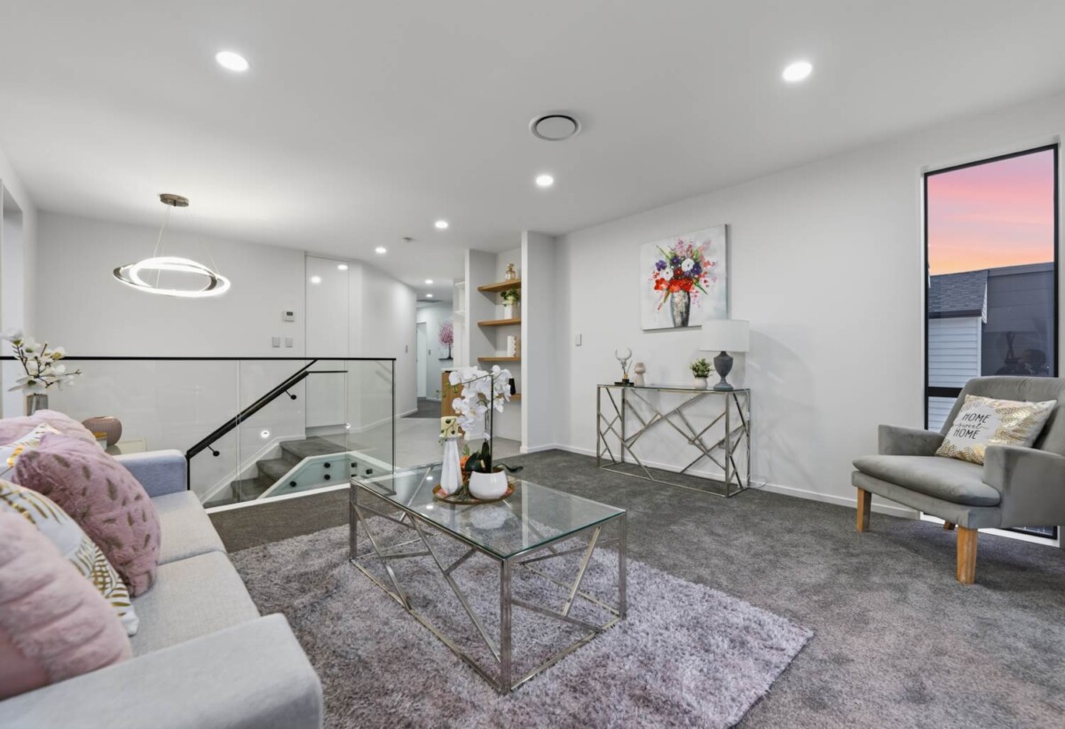 2 kitchens, Brandnew 7 beds ( 7 ensuites) 7.5 baths house with double garage and 2-ensuites granny on 372m2 section, Central Heating system, Central Vacuum system, close to waterfront walkaway, shops, schools, motorway access, 7 Catalina Avenue, Karaka, Auckland