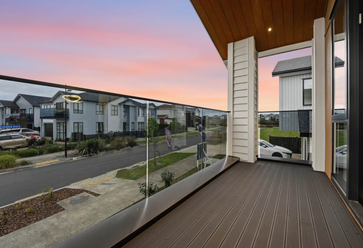 2 kitchens, Brandnew 7 beds ( 7 ensuites) 7.5 baths house with double garage and 2-ensuites granny on 372m2 section, Central Heating system, Central Vacuum system, close to waterfront walkaway, shops, schools, motorway access, 7 Catalina Avenue, Karaka, Auckland