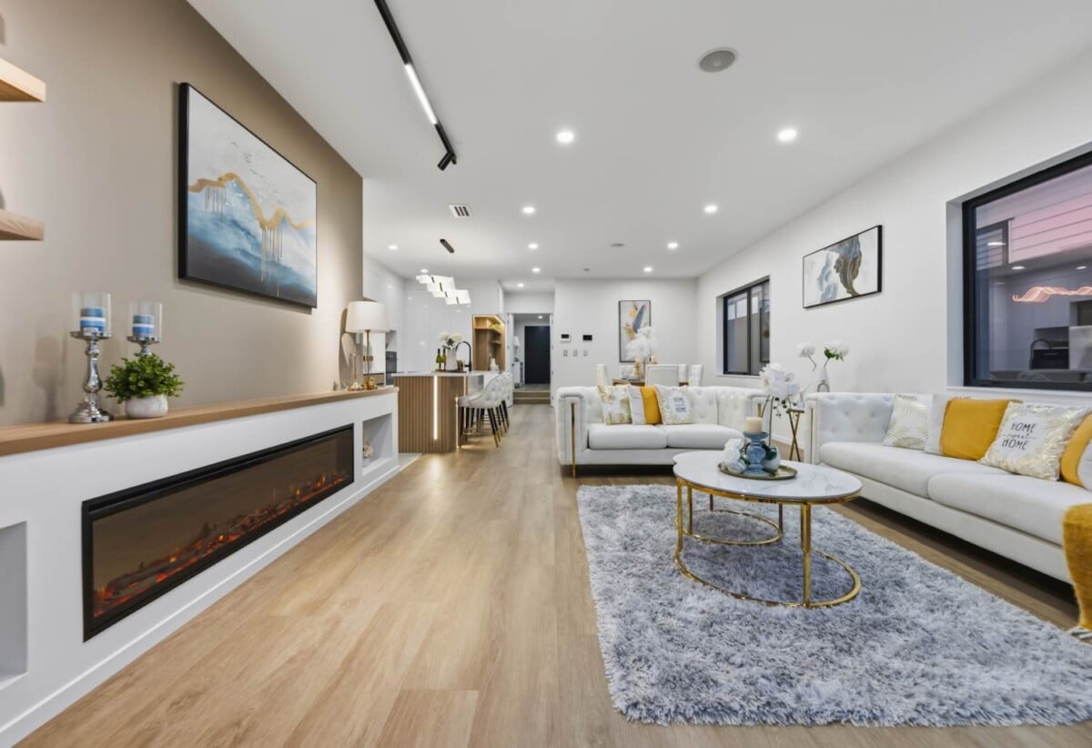 2 kitchens, Brandnew 7 beds ( 7 ensuites) 7.5 baths house with double garage and 2-ensuites granny on 372m2 section, Central Heating system, Central Vacuum system, close to waterfront walkaway, shops, schools, motorway access, 7 Catalina Avenue, Karaka, Auckland