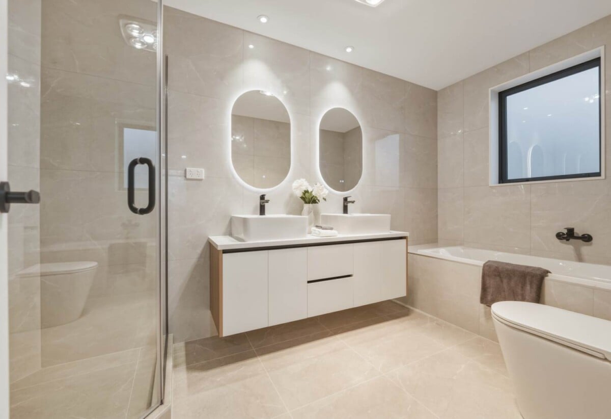 2 kitchens, Brandnew 7 beds ( 7 ensuites) 7.5 baths house with double garage and 2-ensuites granny on 372m2 section, Central Heating system, Central Vacuum system, close to waterfront walkaway, shops, schools, motorway access, 7 Catalina Avenue, Karaka, Auckland