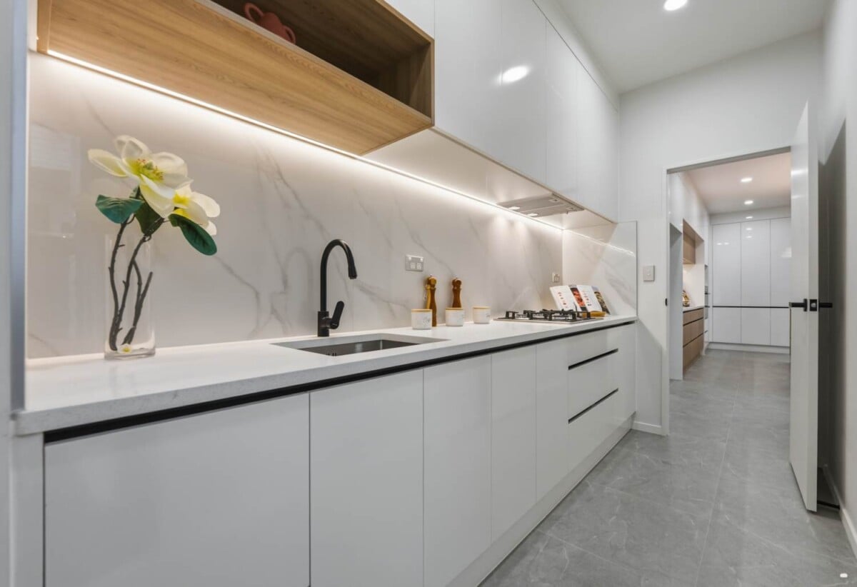 2 kitchens, Brandnew 7 beds ( 7 ensuites) 7.5 baths house with double garage and 2-ensuites granny on 372m2 section, Central Heating system, Central Vacuum system, close to waterfront walkaway, shops, schools, motorway access, 7 Catalina Avenue, Karaka, Auckland