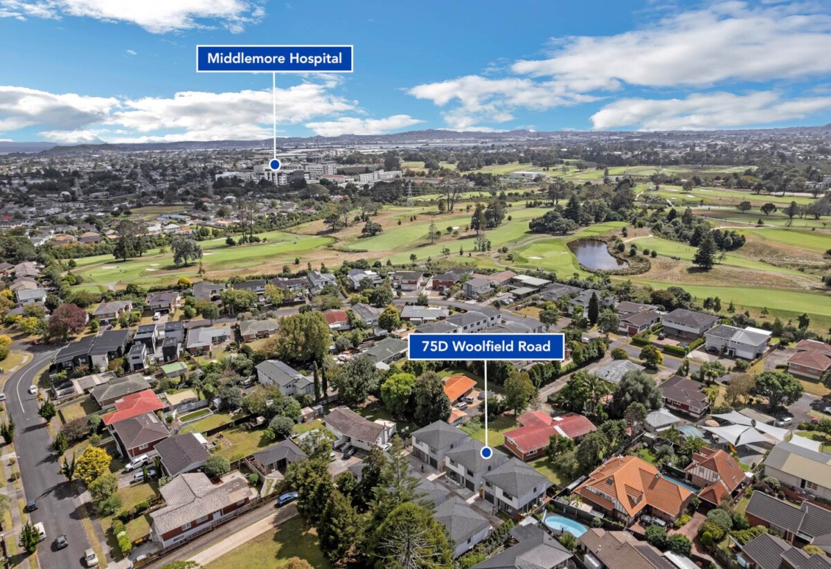 158m2 Standalone 5 beds 3 baths house with garage, Short walk to the Hunters Corners, easy motorway access, 0.8 km to Papatoetoe Intermediate, 75D Woolfield Road, Papatoetoe, Auckland