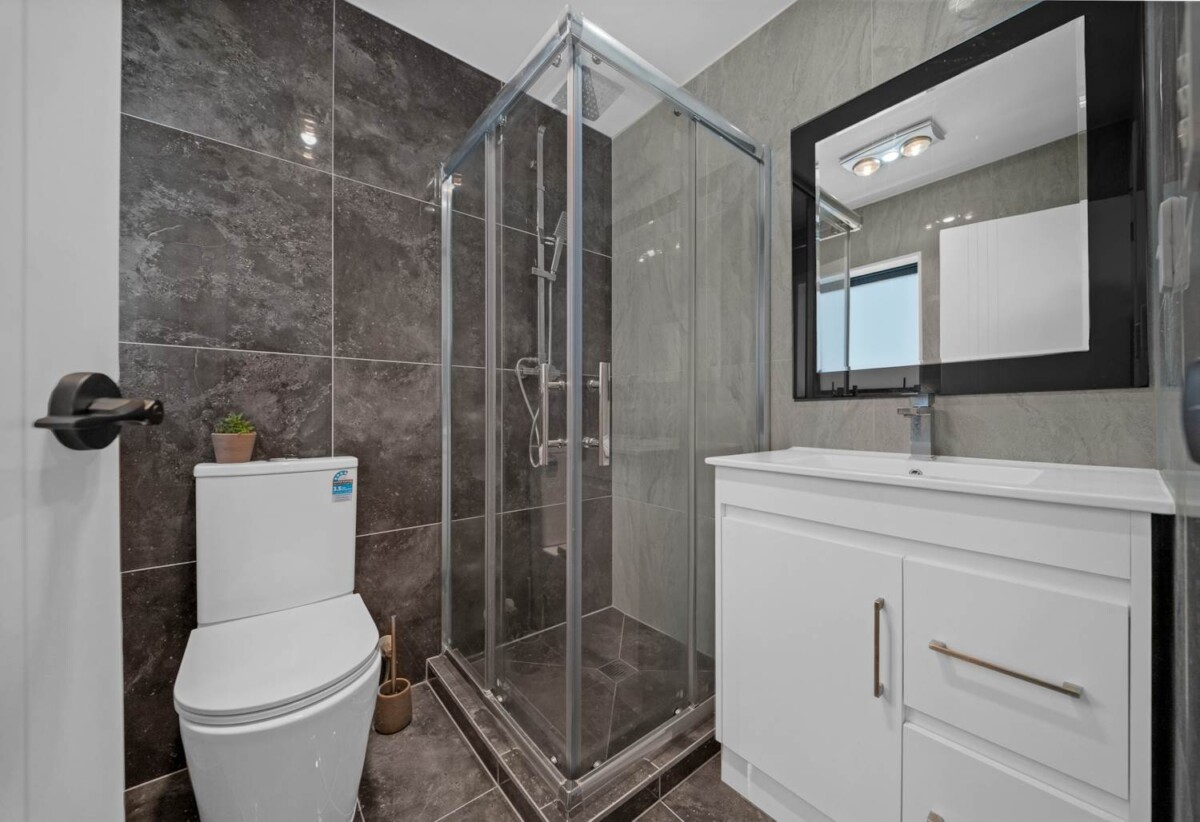 158m2 Standalone 5 beds 3 baths house with garage, Short walk to the Hunters Corners, easy motorway access, 0.8 km to Papatoetoe Intermediate, 75D Woolfield Road, Papatoetoe, Auckland