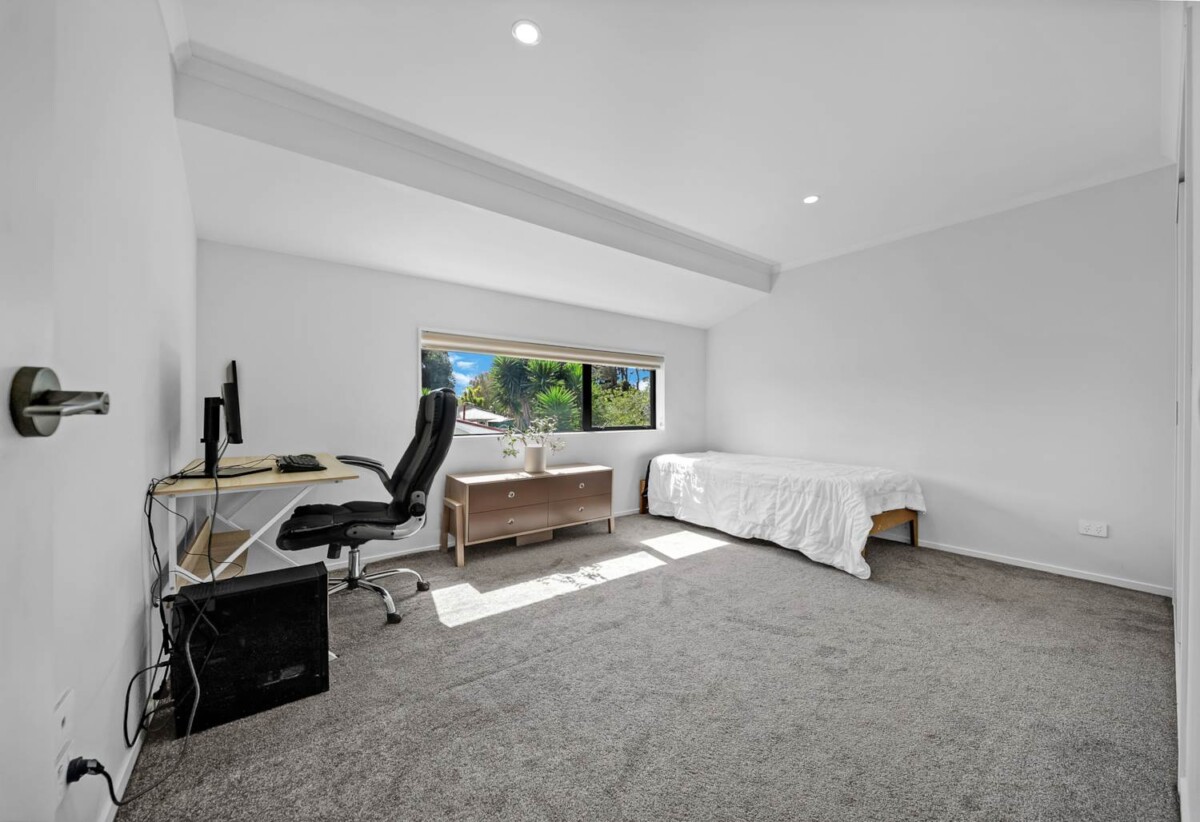 158m2 Standalone 5 beds 3 baths house with garage, Short walk to the Hunters Corners, easy motorway access, 0.8 km to Papatoetoe Intermediate, 75D Woolfield Road, Papatoetoe, Auckland