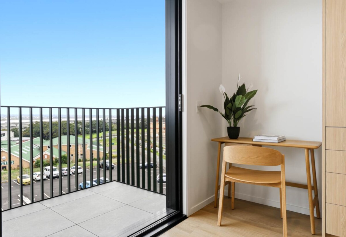 1 bed 1 bath 1 car park studio apartment, approx. 42m² floor area + 4m² balcony, close to shops, schools, the Zoo, MOTAT, and Western Springs Park, motorway access, With two nearby train stations, the Northwestern Cycleway right at your doorstep, 0.9 km to Waterview School, 401/2A Te Ara Taurapa, Pt Chevalier, Auckland