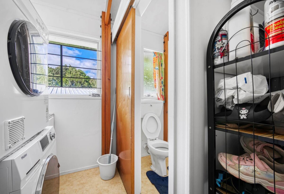 845m2 section, 3 beds 1 bath house with standalone garage, close to shops, motorway access, schools, 0.3 km to Redhill School, 23 Chrisarda Place, Papakura, Auckland