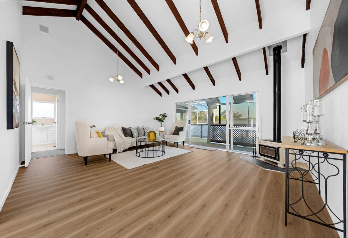 3 beds 2 baths house with carport on 481m2 section, close to schools, beaches, the Highland Park shopping centre, 0.7 km to Pakuranga College and Macleans Primary School, 28 Cranberry Place, Bucklands Beach, Auckland
