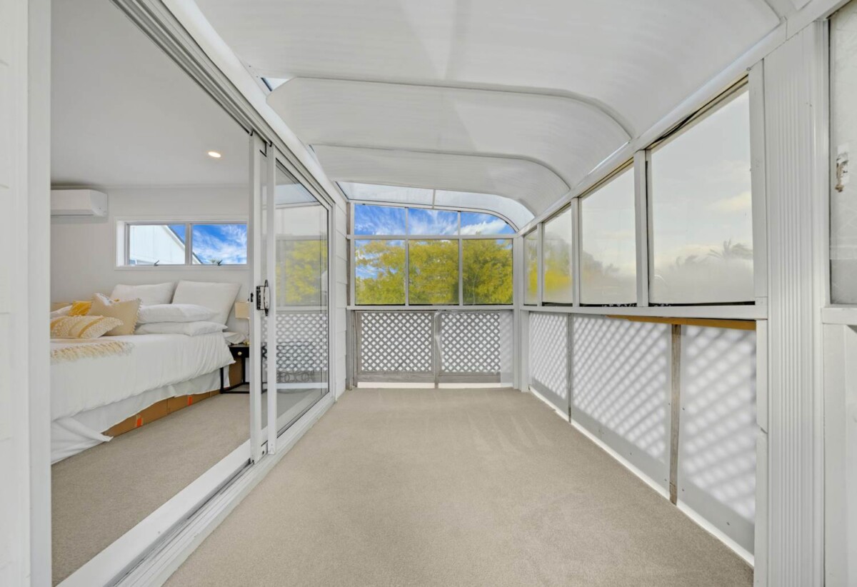3 beds 2 baths house with carport on 481m2 section, close to schools, beaches, the Highland Park shopping centre, 0.7 km to Pakuranga College and Macleans Primary School, 28 Cranberry Place, Bucklands Beach, Auckland
