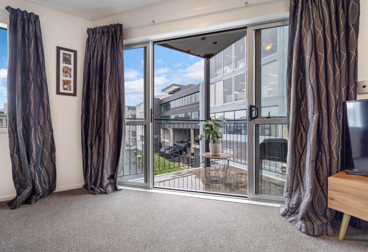 Double Grammar school zone, CV: $550,000 (2024), 44m2 Freehold 1 bed 1 bath 1 car park apartment, easy walk to the CBD, hospital, university, Parnell shops, zoned for Parnell School, Auckland Grammar, Epsom Girls’ Grammar School, C1/25 Cheshire Street, Parnell, Auckland