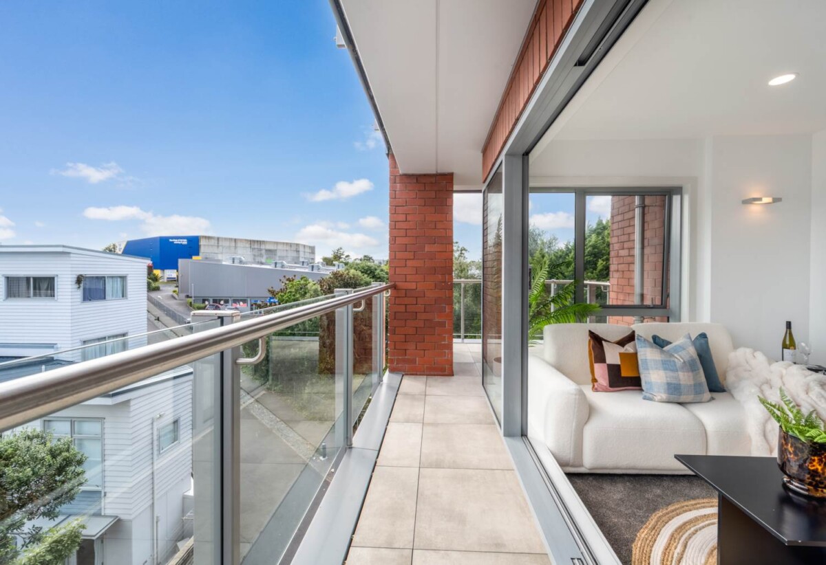 Mt Albert Grammar School zone, 2 beds + 1 study (single room size with window) 2 baths 2 car parks apartment, just moments from St Lukes Shopping Centre, 0.4 km to Mt Albert Grammar School, 314/4 Wagener Place, Mt Albert, Auckland