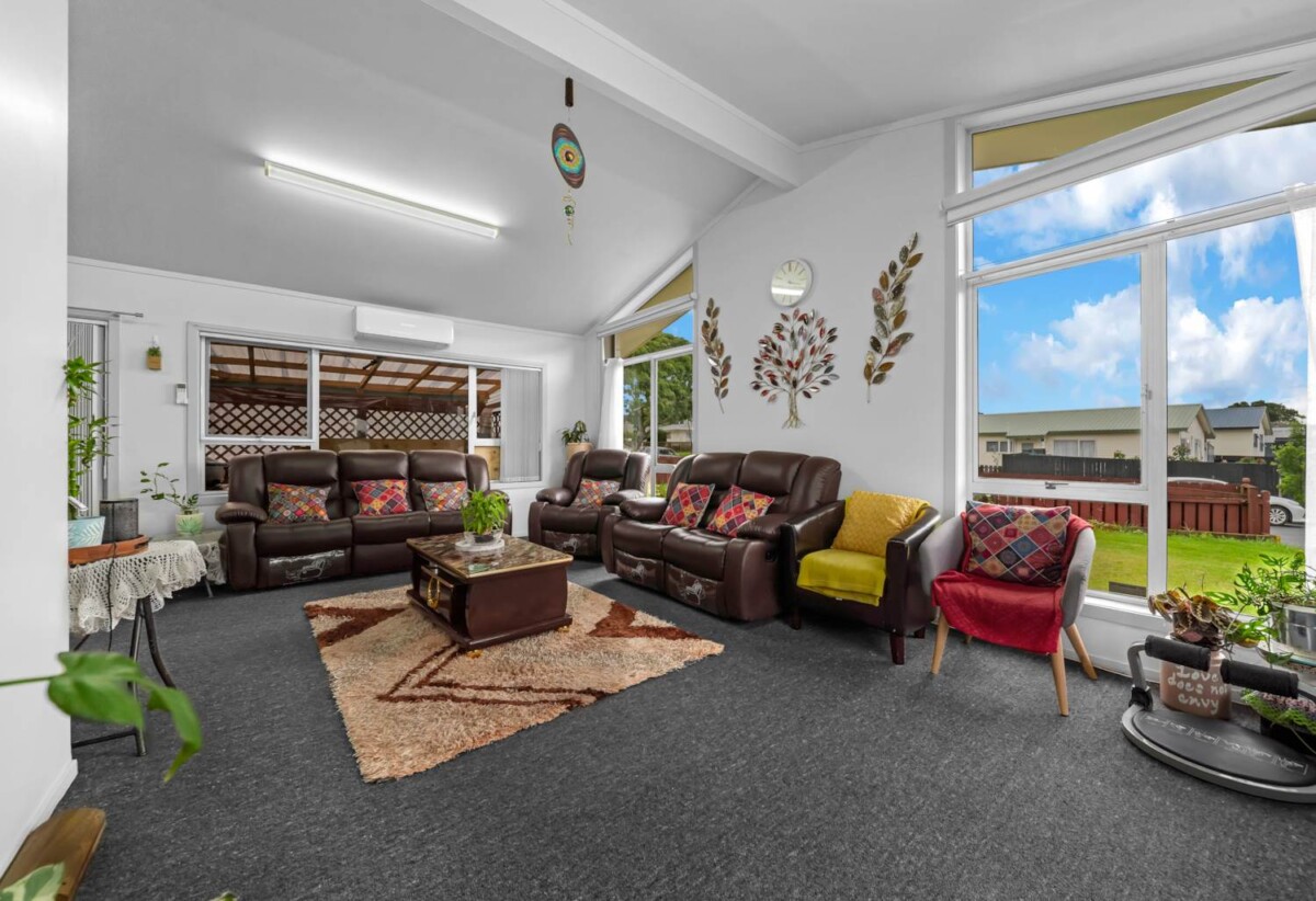 3 beds 1 bath house with garage on 730m2 section, close to shops, supermarkets, schools, 0.4 km to Pukekohe North School, 1.2 km to Pukekohe Intermediate, 40 Tasman Street, Pukekohe, Auckland