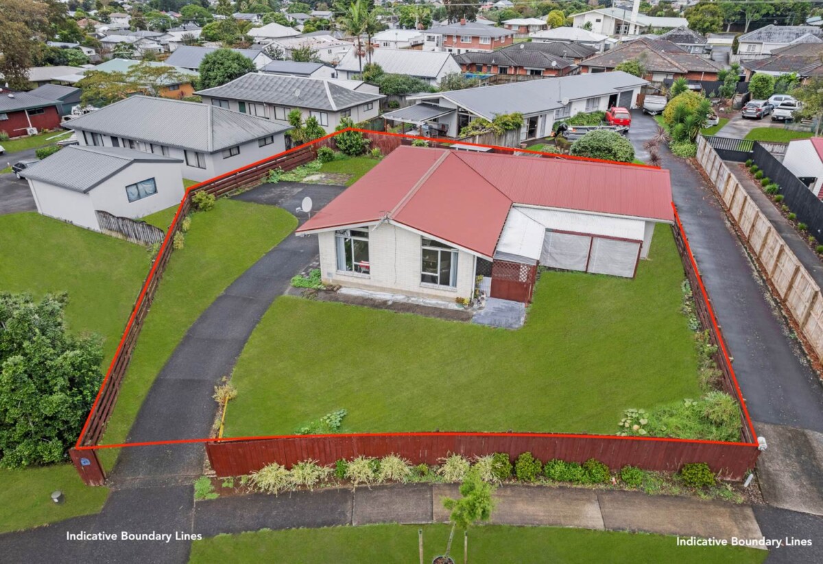 3 beds 1 bath house with garage on 730m2 section, close to shops, supermarkets, schools, 0.4 km to Pukekohe North School, 1.2 km to Pukekohe Intermediate, 40 Tasman Street, Pukekohe, Auckland