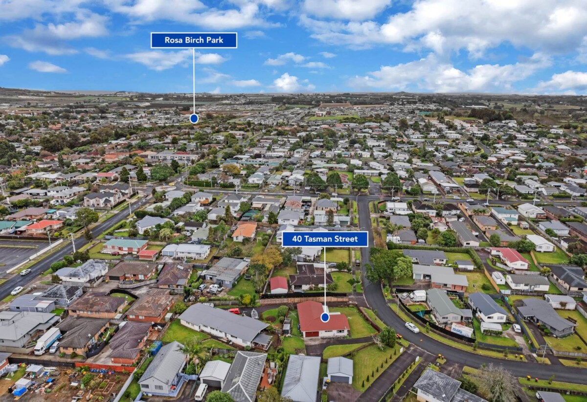 3 beds 1 bath house with garage on 730m2 section, close to shops, supermarkets, schools, 0.4 km to Pukekohe North School, 1.2 km to Pukekohe Intermediate, 40 Tasman Street, Pukekohe, Auckland