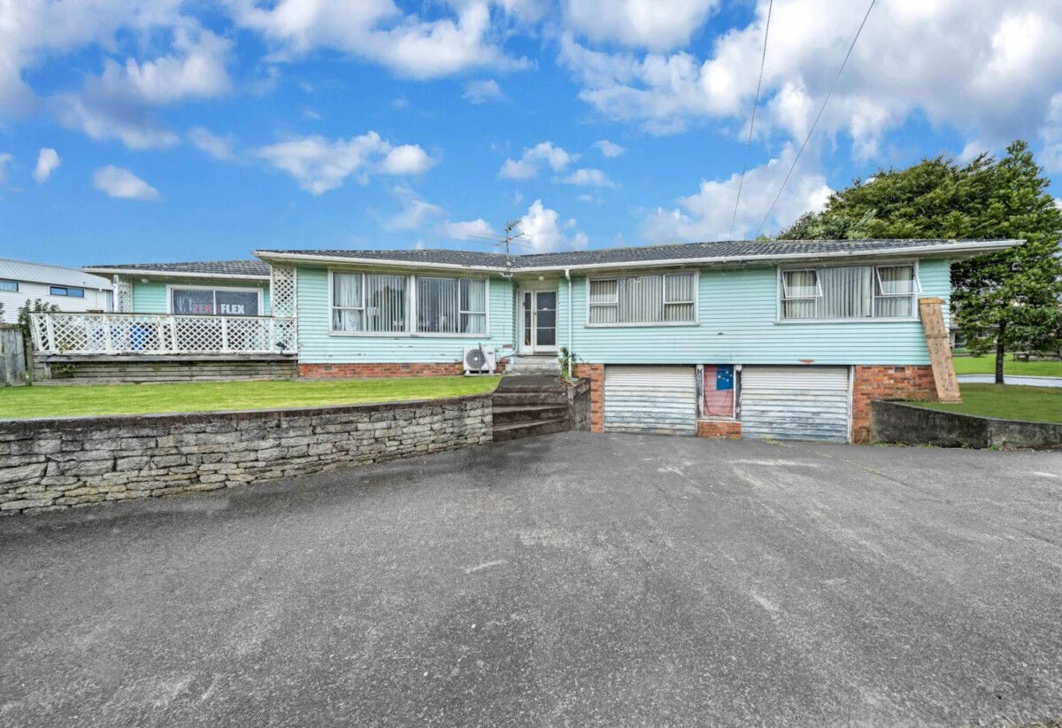 With RC for 6 Homes on 812 m2 corner site, 4 beds 1 bath house with double garage, just a short stroll from Mountfort Park and a short drive to Manurewa town, the railway station and Motorway ramps, 0.3 km to Leabank School, 18 Mountfort Street, Manurewa, Auckland