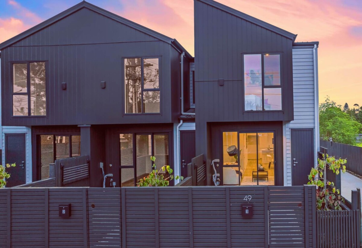 10 Years Stamford Warranty, Brandnew 3 beds 1.5 baths home with car park, Just a short stroll to the picturesque Alan Wood Reserve, with scenic walkways and cycle paths, close to schools, shops, supermarkets, motorway access, 1.7 km to Avondale College, 2/49 Hendon Avenue, Mt Albert, Auckland