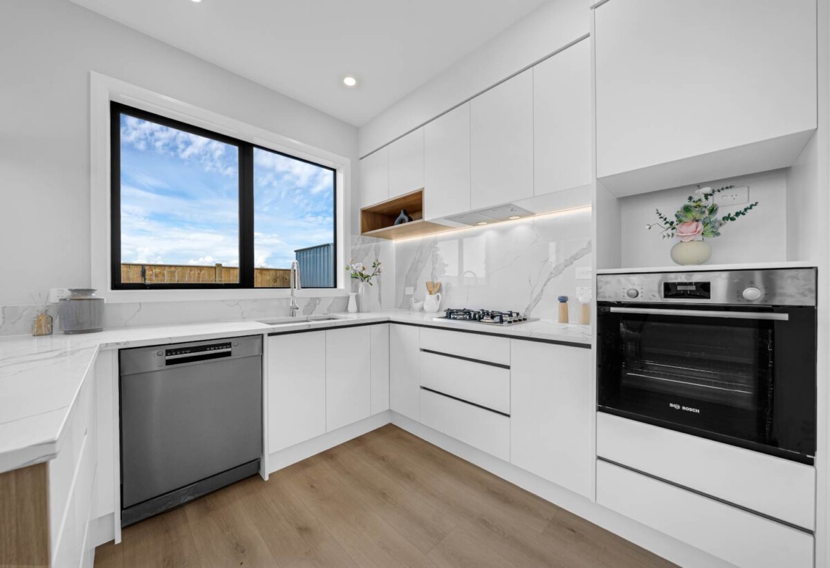 Brandnew 4 beds 2.5 baths house with double garage, close to schools, shops, waterfront walkaway, motorway access, 0.4 km to Mangapikopiko School, 1.7 km to Rosehill College, 4 Kaititiko Road, Karaka, Auckland