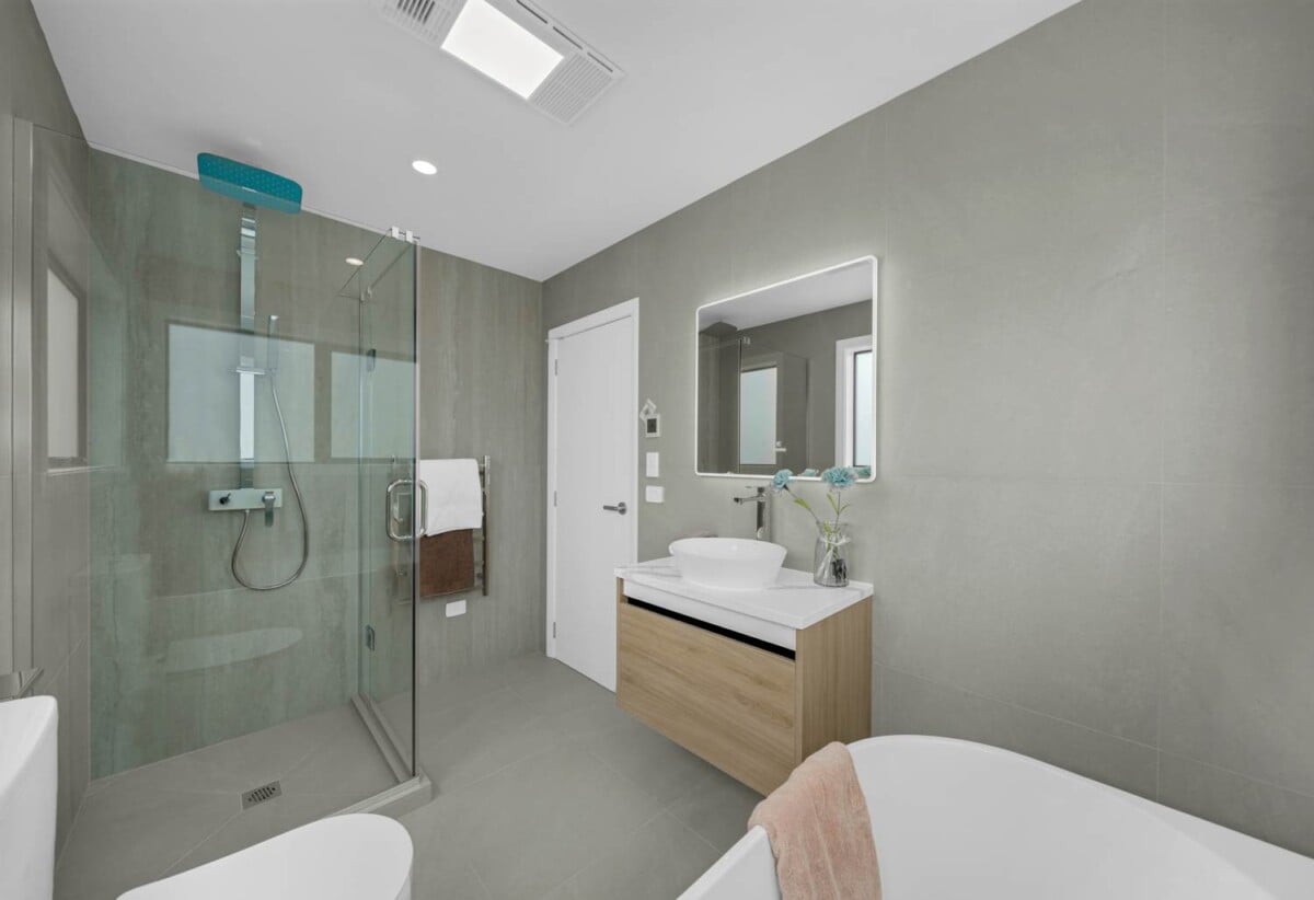 Brandnew 4 beds 2.5 baths house with double garage, close to schools, shops, waterfront walkaway, motorway access, 0.4 km to Mangapikopiko School, 1.7 km to Rosehill College, 4 Kaititiko Road, Karaka, Auckland