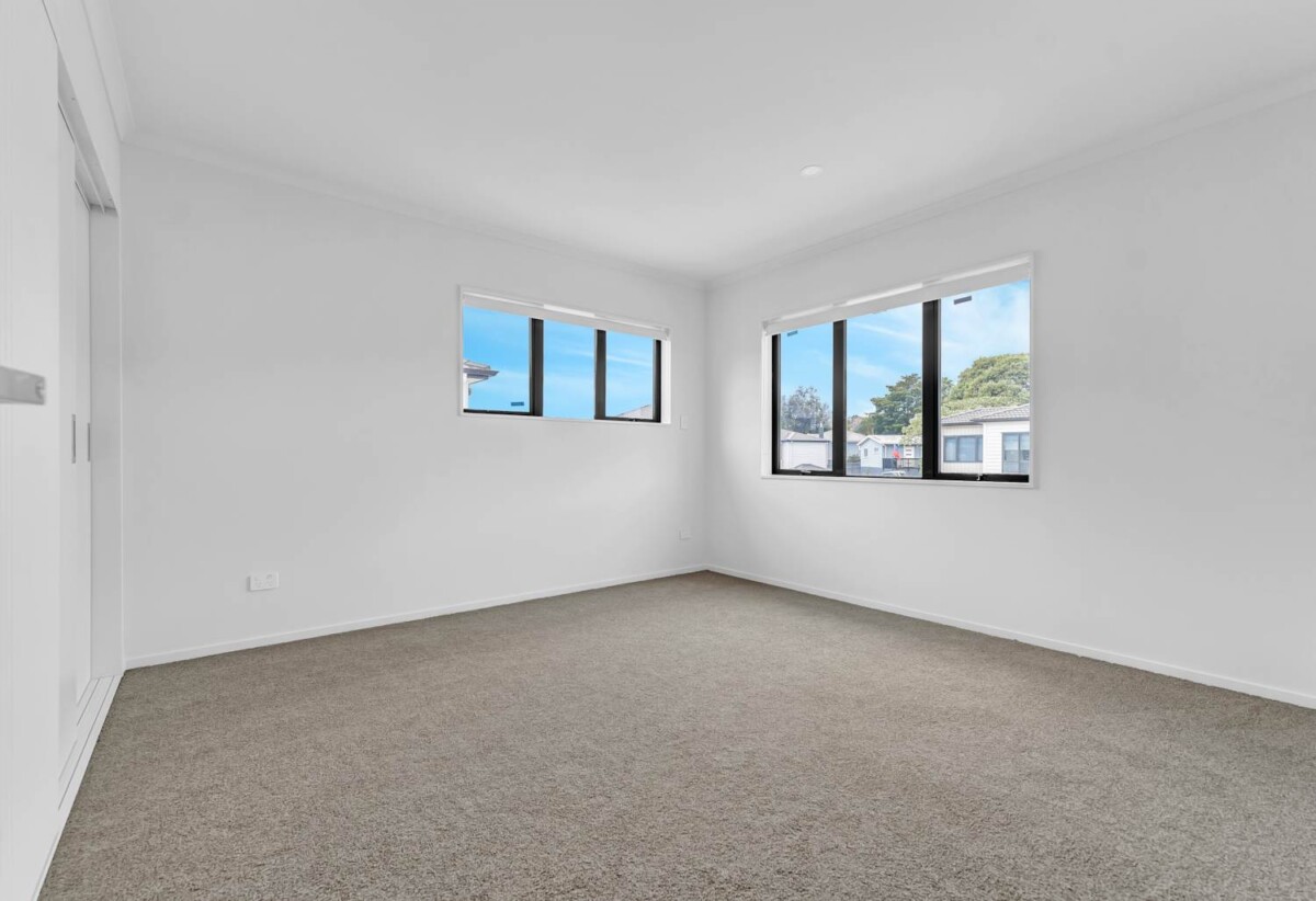 126m2 4 beds 3.5 baths home with 2 car parks, close to schools, shops, supermarkets, seaside reserve, 0.3 km to Manurewa South School. 64D Coxhead Road, Manurewa, Auckland